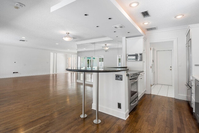 Building Photo - 263 S Maya Palm Dr