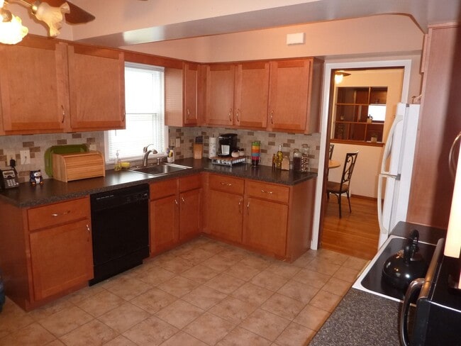 Building Photo - Mayfield Hts Ranch for Rent