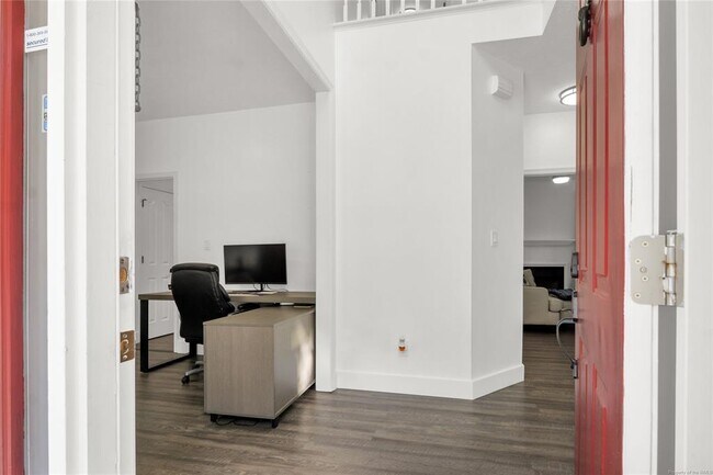 Building Photo - 717 Lantern Pl