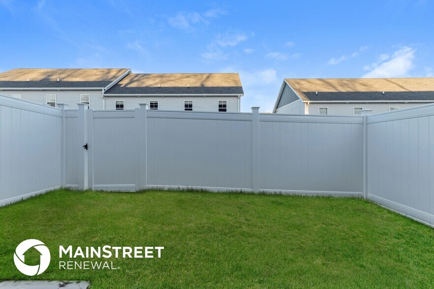 Building Photo - 2073 Paddle Wheel Dr