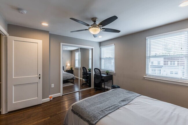 Building Photo - 3277 Montrose Ave