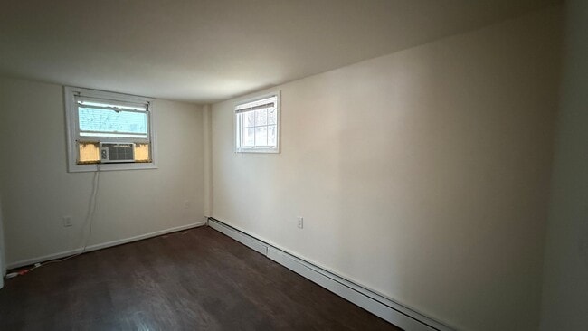 Building Photo - Quiet location, Dale City House