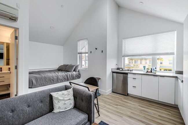 Building Photo - 1058 18th St