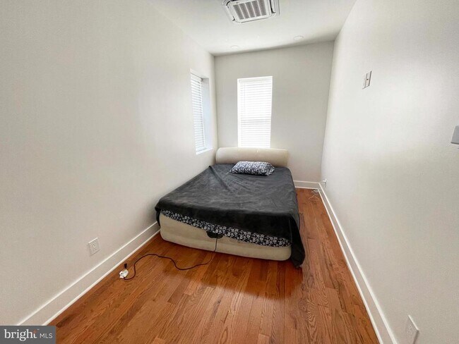 Building Photo - 309 S 60th St