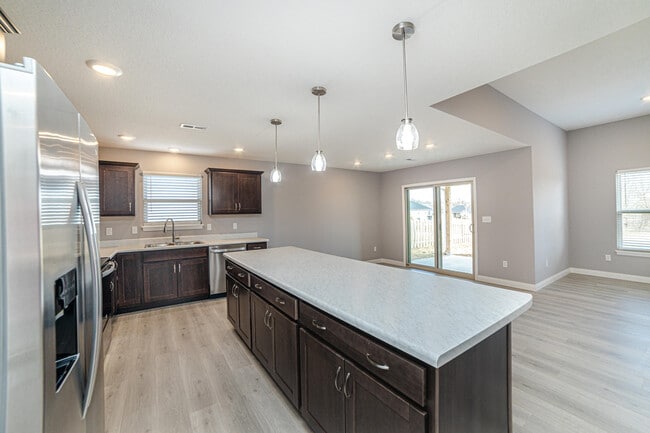 Building Photo - 3708 Parrot Ct