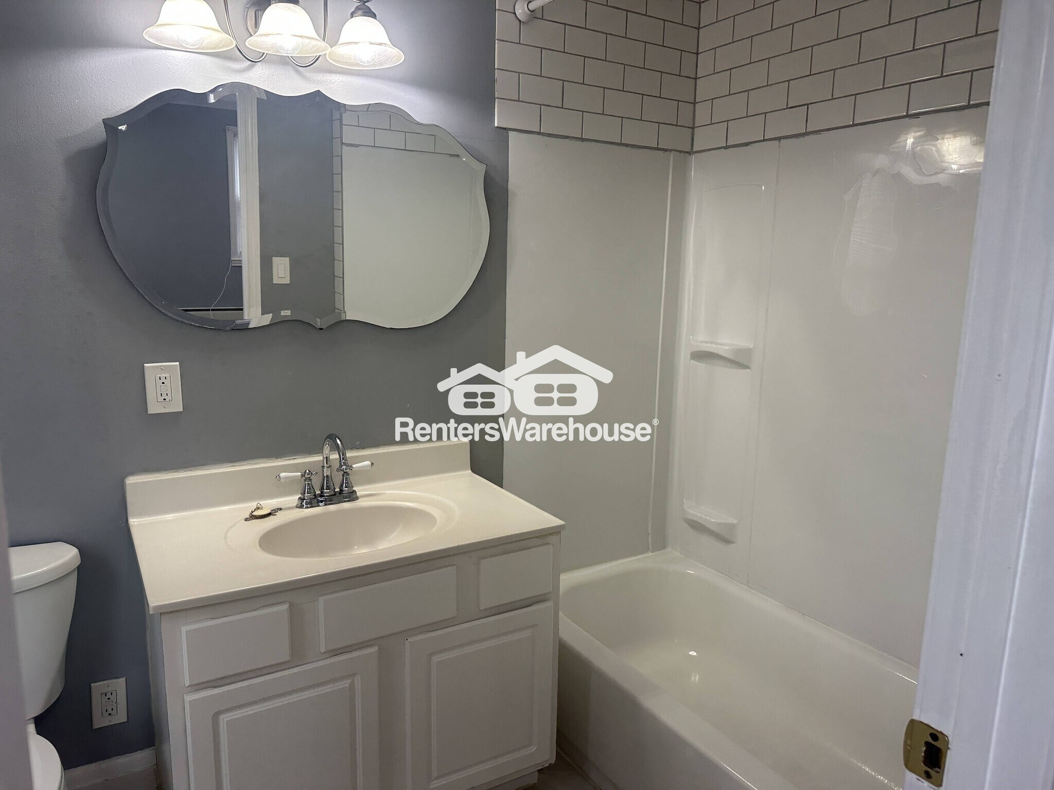 Building Photo - 3026 Lavender Ave