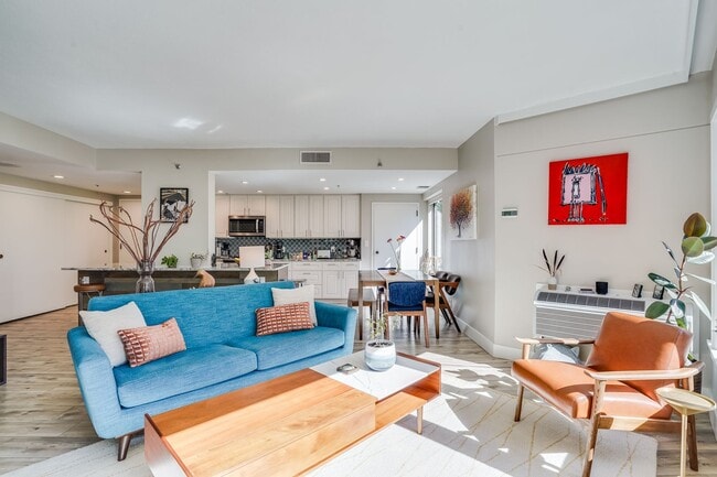 Building Photo - Beautiful 2 Bed, 2 Bath Rental Condo in Portland Goose Hollow neighborhood!