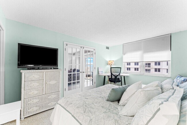 Building Photo - 3215 S Ocean Blvd