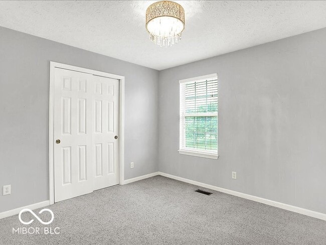 Building Photo - 7133 Silver Lake Dr