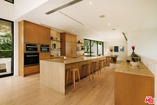 Building Photo - 7681 Willow Glen Rd