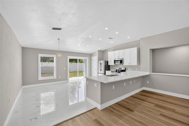 Building Photo - 10610 Boyette Creek Blvd