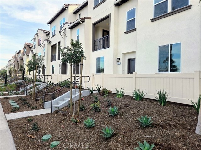 Building Photo - 2420 E Lincoln Ave