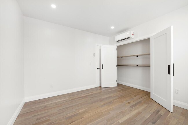 Building Photo - 346 Liberty Ave