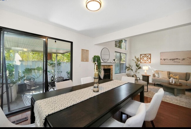 Building Photo - 316 Del Monte Way