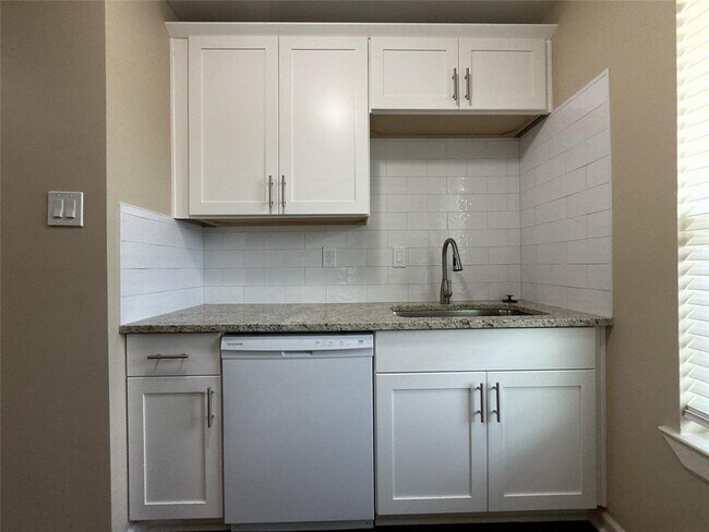 Building Photo - 5550 N Braeswood Blvd