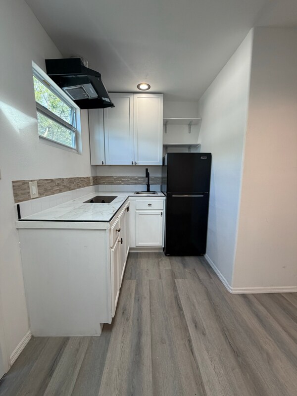 Building Photo - 4007 Deleuil Ave