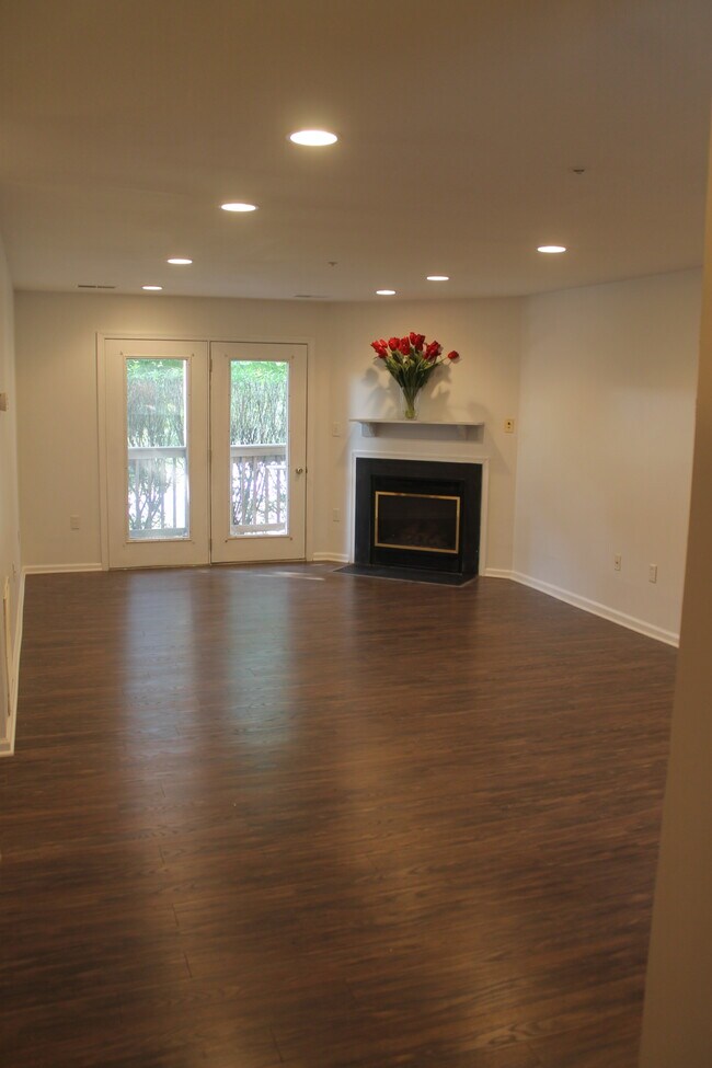 Building Photo - Redtail