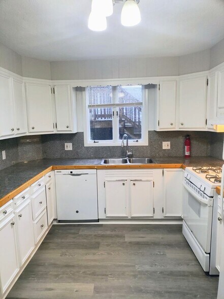 Building Photo - 27 Fremont St