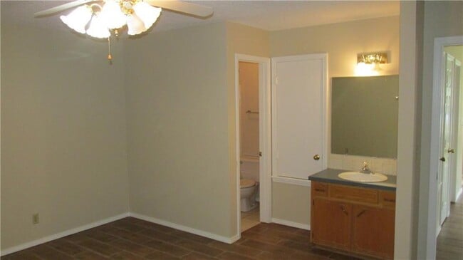 Building Photo - 1405 S 12th St