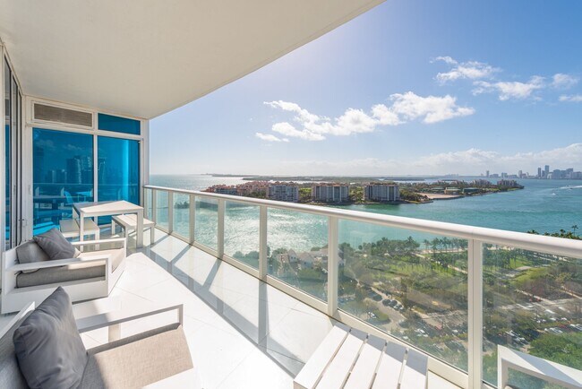 Building Photo - 100 South Pointe Dr