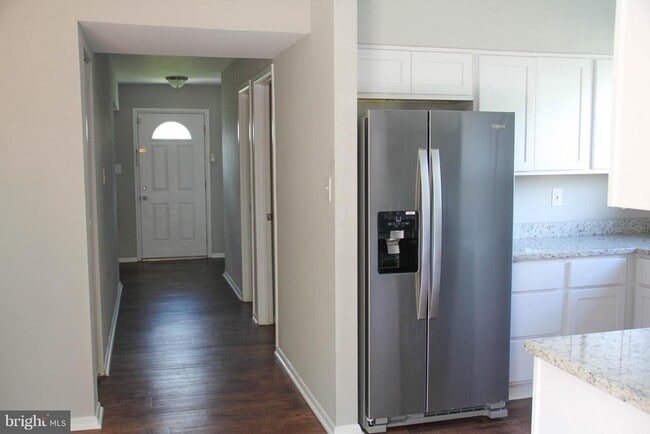 Building Photo - 915 Cambridge Ave