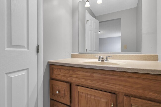 Building Photo - 1642 Park Row Dr