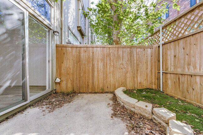 Building Photo - 2815 Welborn St