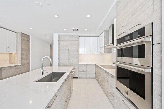 Building Photo - 301 1st St S