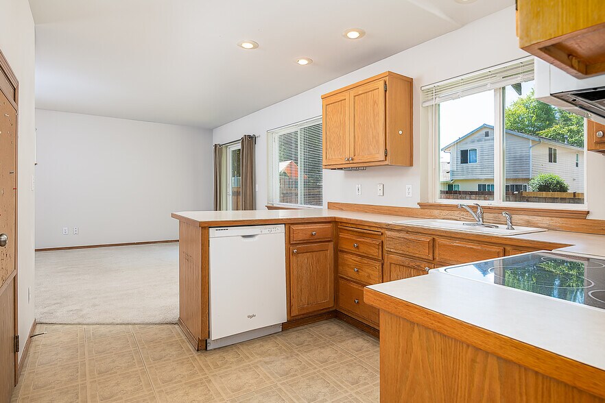 Building Photo - 15524 Chestnut Dr SE