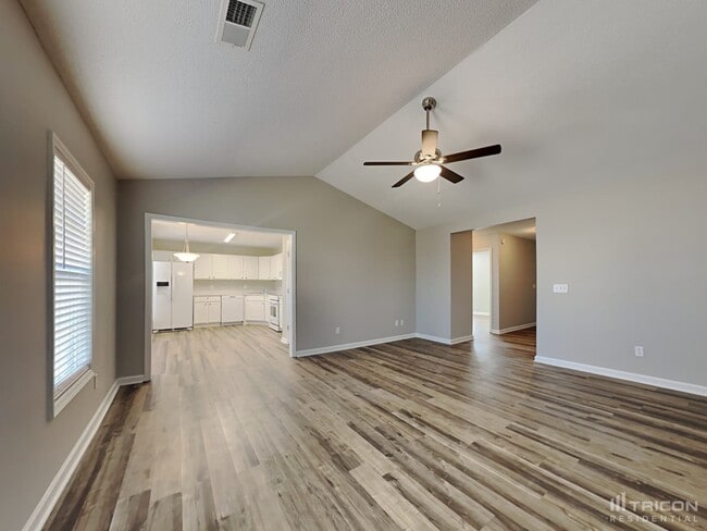 Building Photo - 455 Hunters Crossing Dr