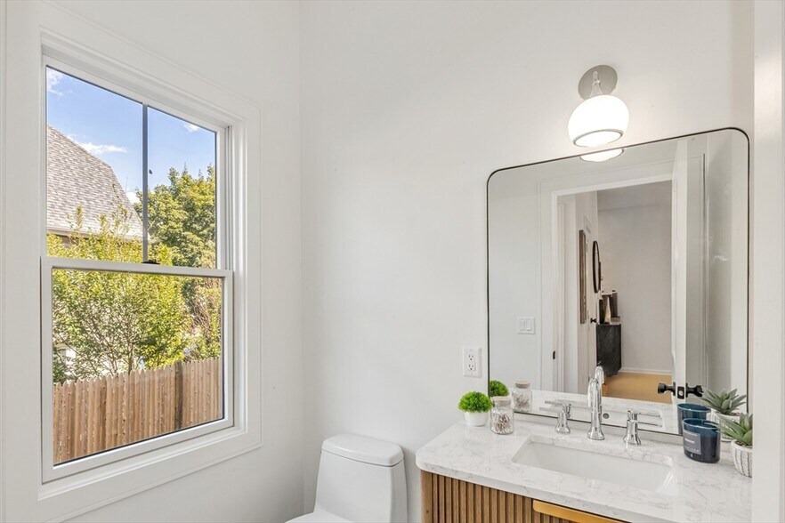 Building Photo - 142 Birch St