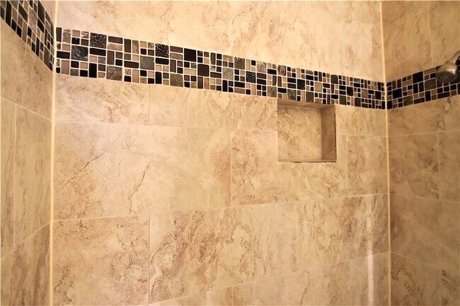 Building Photo - 2708 Cascade Dr