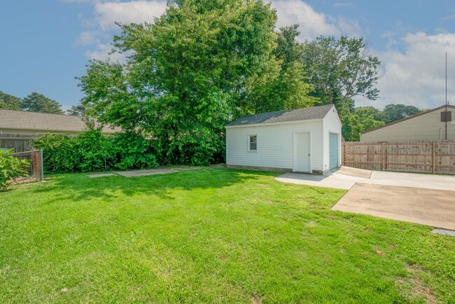 Building Photo - 2884 Bamberg Pl
