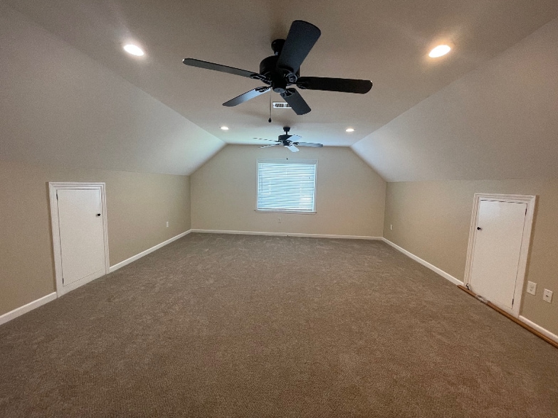 Building Photo - 103 Rocky Dr