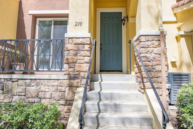 Building Photo - 210 Timberwood