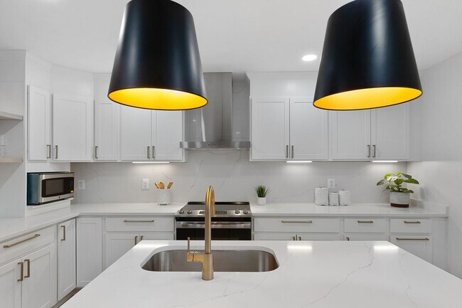 Building Photo - STUNNING 4 Level Fells Point Rowhome! WITH...