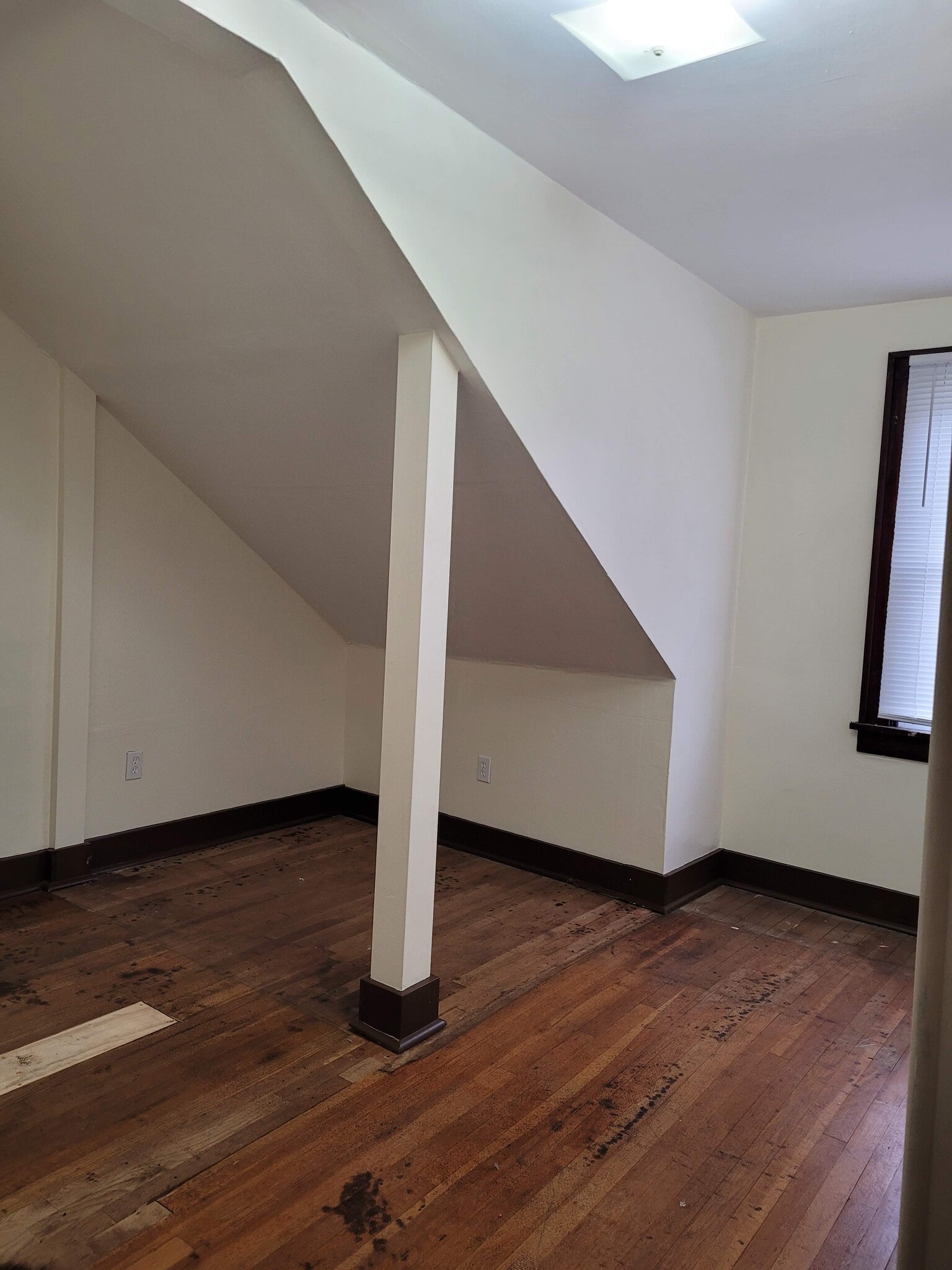 Building Photo - 814 Collier Ave