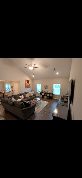 Building Photo - 152 Kerri Dawn Ln