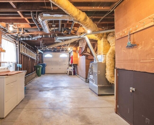 Building Photo - 3 Bed, 1.5 Westlake Detached Doelger Unfur...