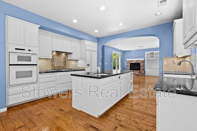 Building Photo - 1108 Bellingham Square