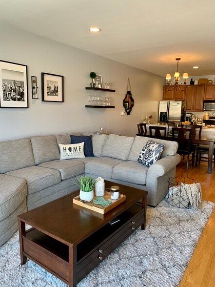 Living Room - 2040 W Belmont Ave