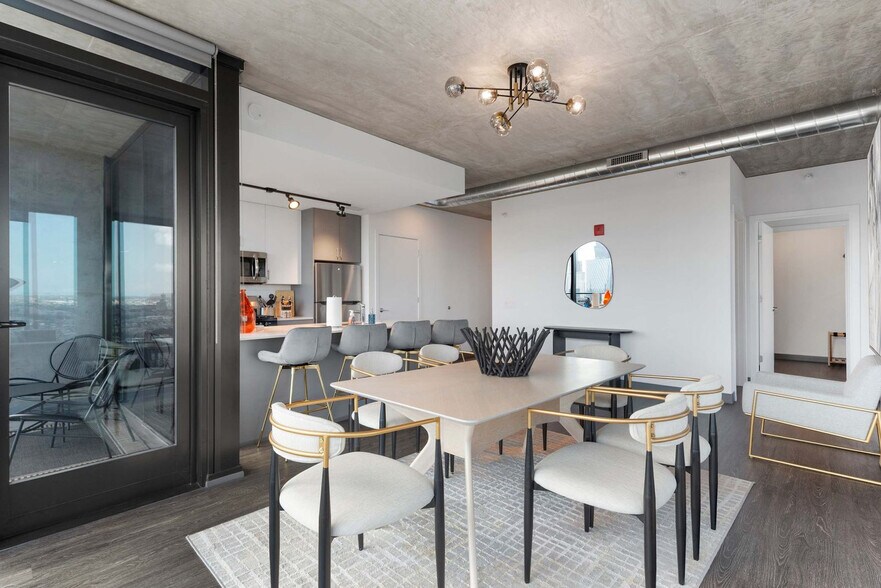 Building Photo - 1314 W Randolph St