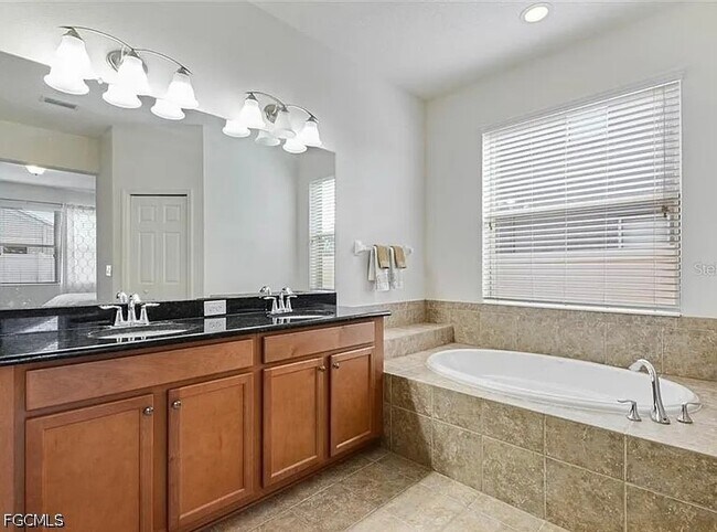 Building Photo - 7529 Forest Mere Dr