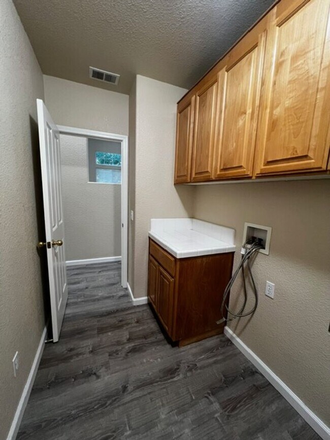 Building Photo - Desired Two Story 3 Bedroom 2.5 Bath Petal...