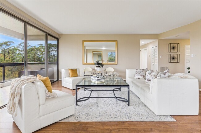 Building Photo - 49 Briar Hollow Ln