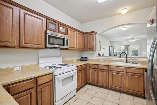 Building Photo - 165 Firwood N