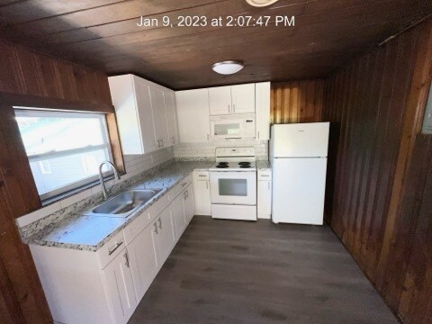 Building Photo - 719 Fern St