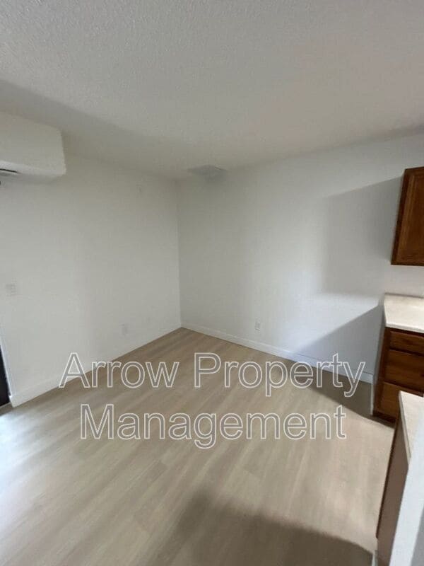 Building Photo - 205 E Arbor Ave