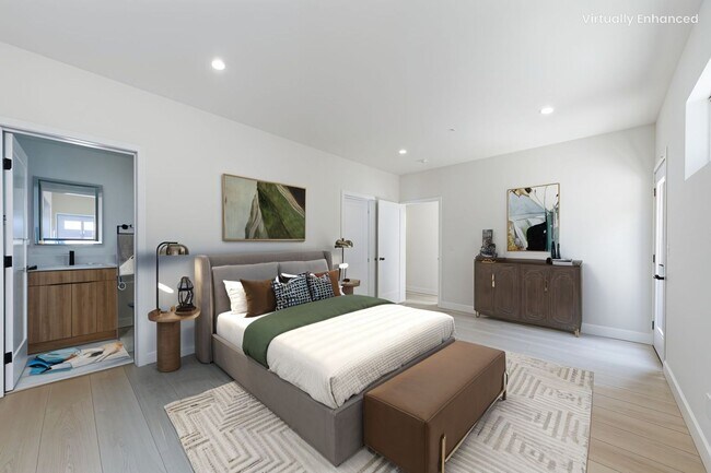 Building Photo - Hollywood Luxury Living | Spacious 3-Bed +...