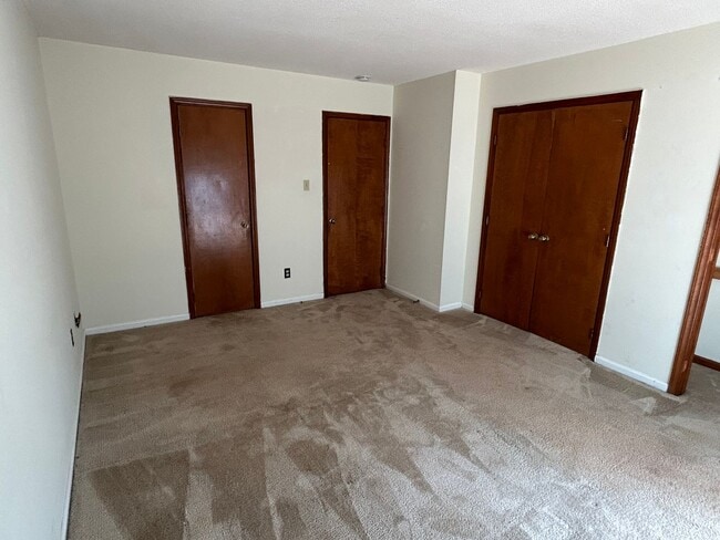 Building Photo - 4 Bed | 2 Bath Townhouse near NCSU - MOVE ...